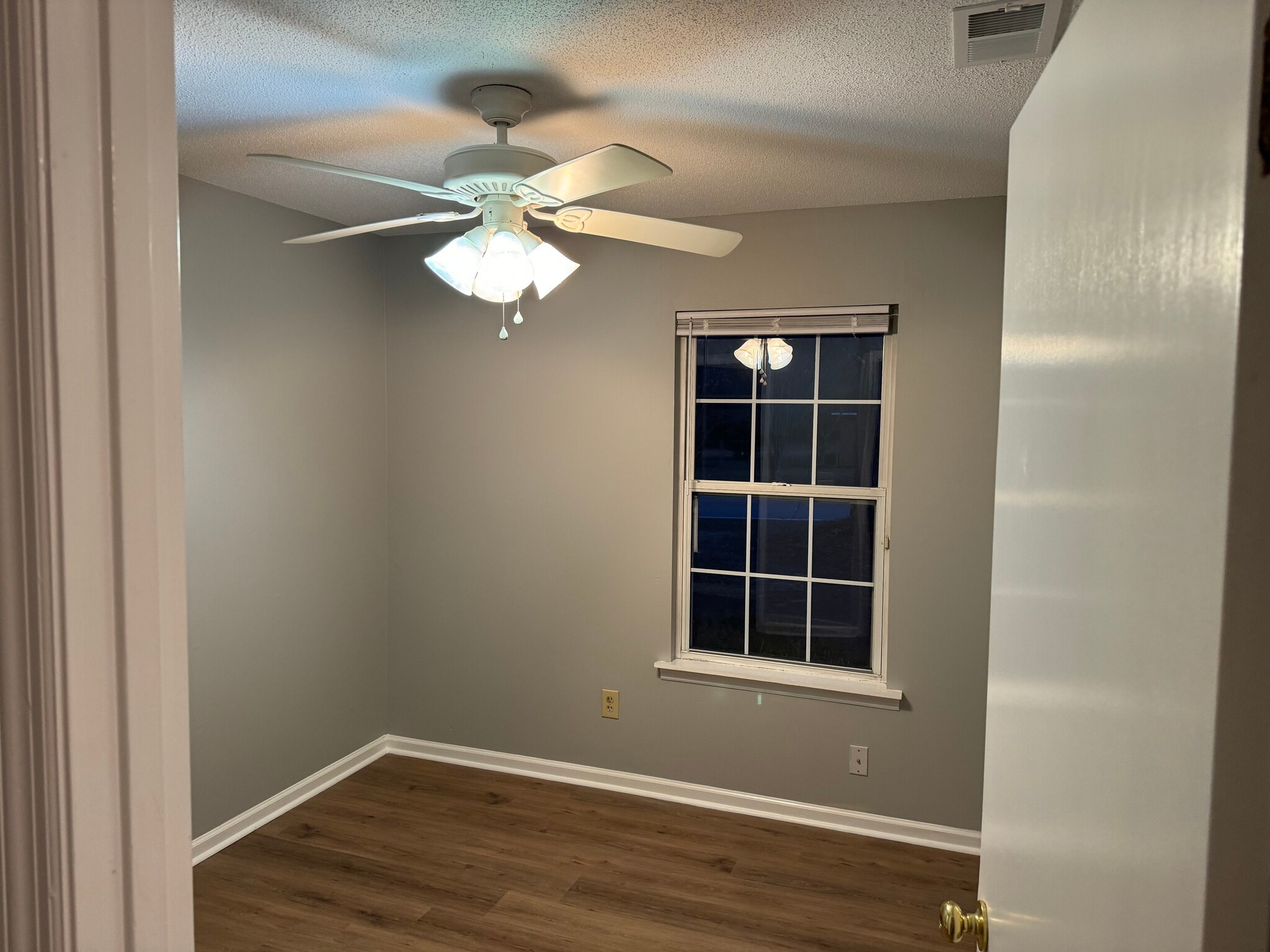 Building Photo - 120 Pineview Rd