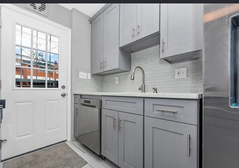 Building Photo - 2100 Ashburton St