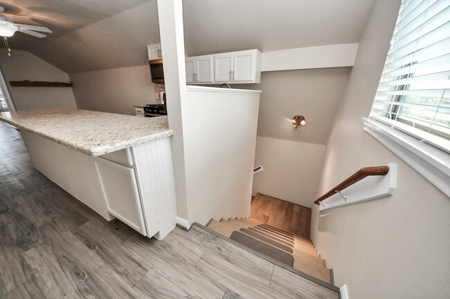 Building Photo - 2009 Amado Ln