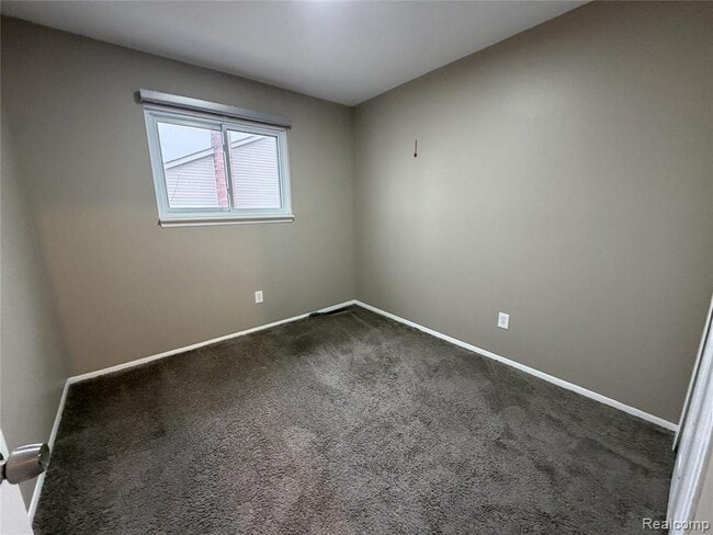 Building Photo - 1780 E Thirteen Mile Rd