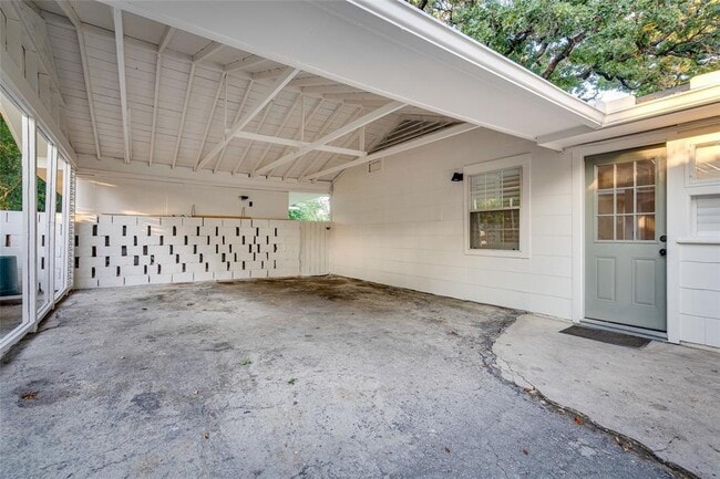 Building Photo - 2402 Westover Rd