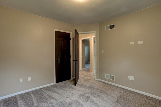 Building Photo - 2943 Weaver Rd