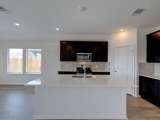 Building Photo - 112 Holmby Dr