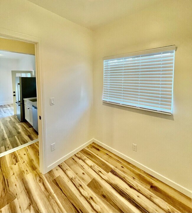 Building Photo - 2 bedroom/1 Bathroom - Isla Vista