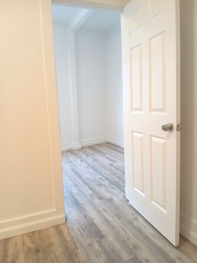 Building Photo - 2802