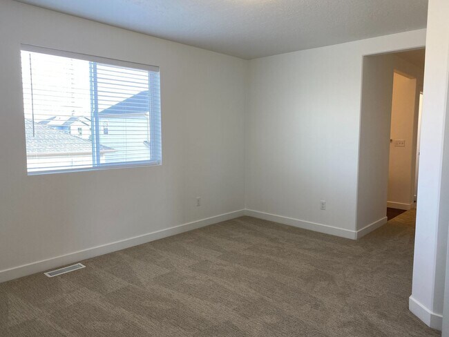 Building Photo - 912 Spruce Willow Wy