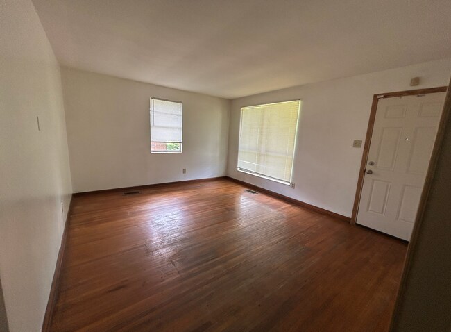 Building Photo - 440 Oakmont St