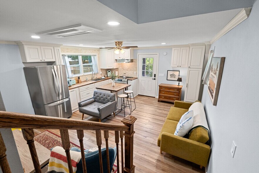 Building Photo - 2 Mead Dr