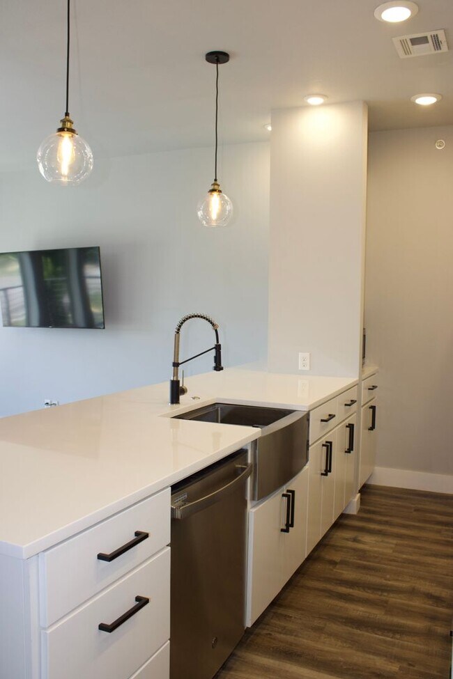 Building Photo - Modern 1-Bedroom Oasis in Bentonville with...