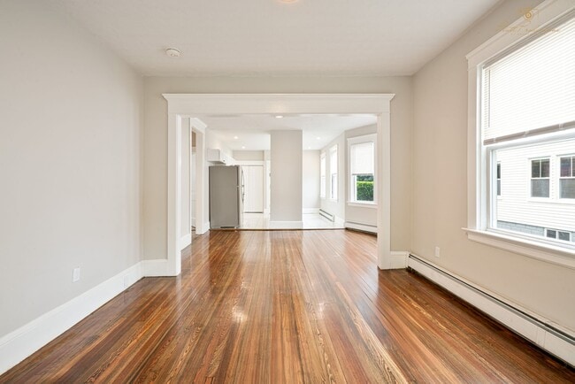 Building Photo - Completely renovated studio with all utils included AVAILABLE 6/1/2026