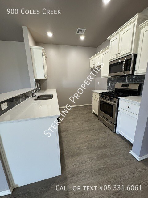 Building Photo - 900 Coles Creek