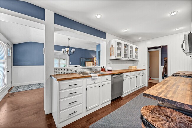 Building Photo - 312 S Dogwood St