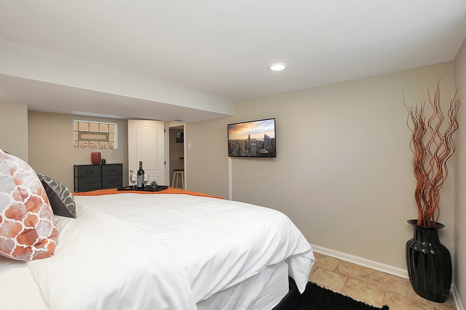 Building Photo - 5931 S Nagle Ave