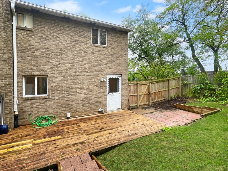 Building Photo - 1326 Hassler St