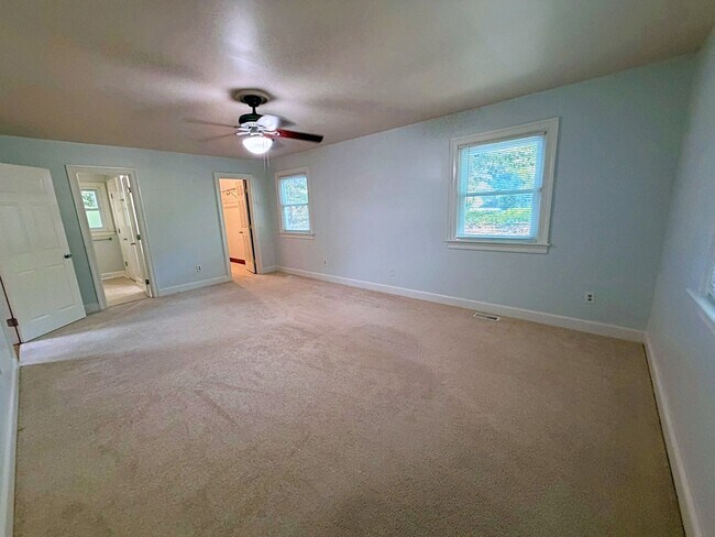 Building Photo - 8800 Sedbergh Dr