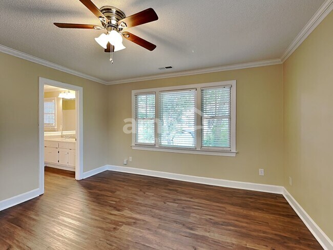 Building Photo - 4700 Forest Highland Dr
