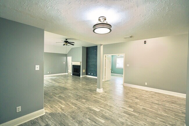 Building Photo - 3231 Candlepine Dr