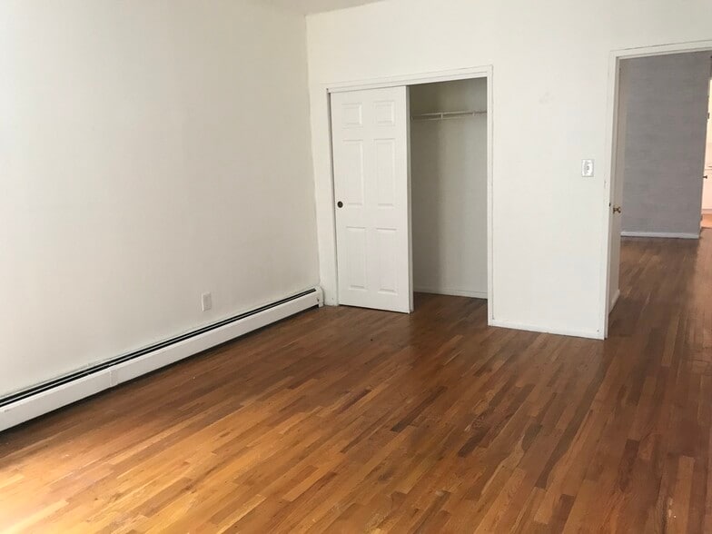 Building Photo - 137 W 110th St