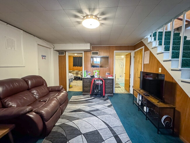 Building Photo - 845 E 820 N