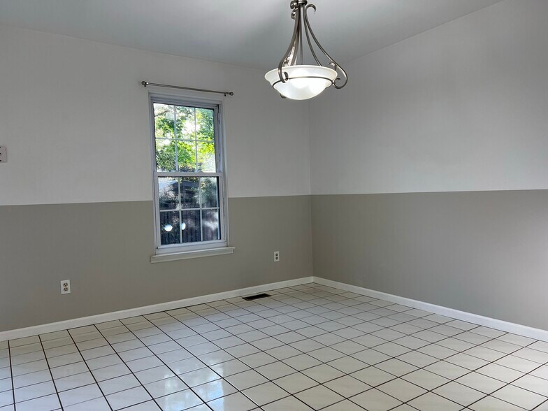 Building Photo - 3306 Alpine Dr