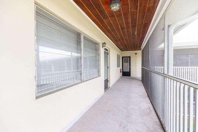 Building Photo - 426 NE 7th Ave