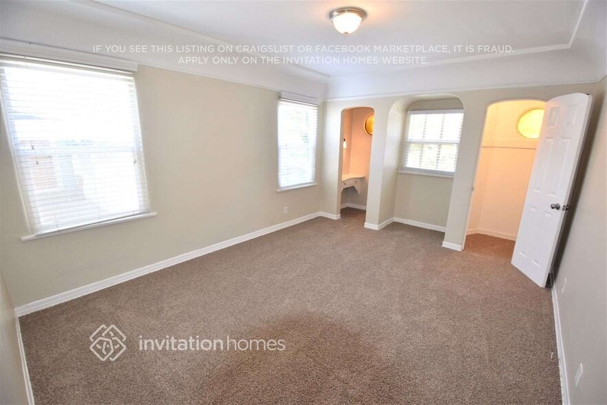 Building Photo - 8947 S Denker Ave