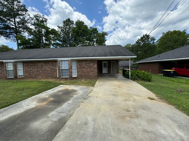 Building Photo - 10A Woodcreek Way SW