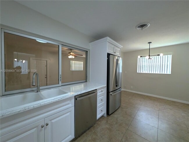 Building Photo - 5821 NW 12th Ct