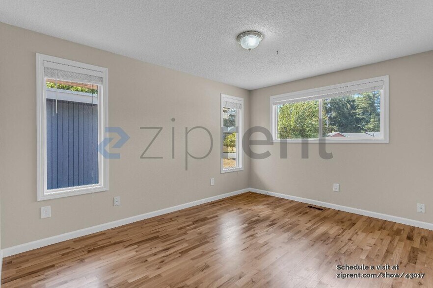 Building Photo - 12805 SW Washington St