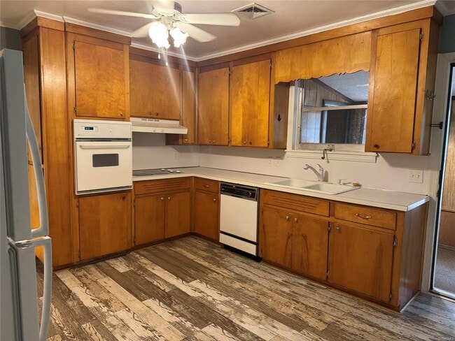 Building Photo - 11 Brookside Dr