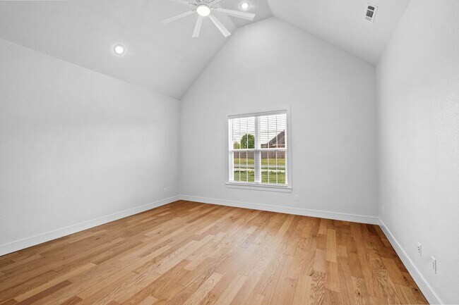 Building Photo - 6465 Courtland Ave