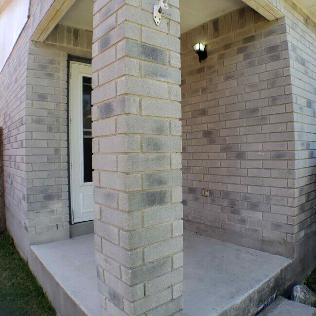 Building Photo - 8206 Talkenhorn