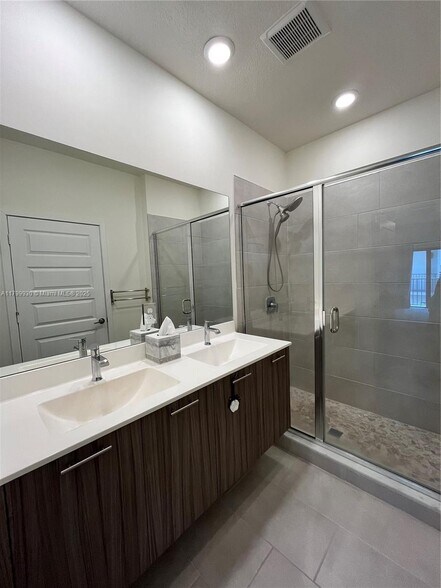 Building Photo - 4745 NW 83rd Pky