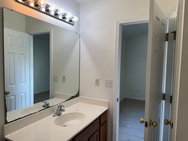 Building Photo - Townhouse in Townes at Buckwalter