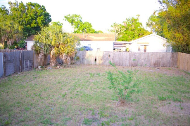 Building Photo - Spacious Clearwater Home with Modern Comforts with Private Backyard! 2bed | 1Bed