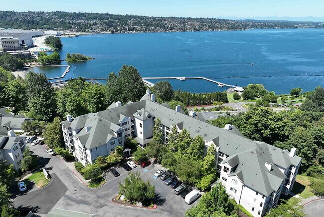 Building Photo - Pinnacle on Lake Washington