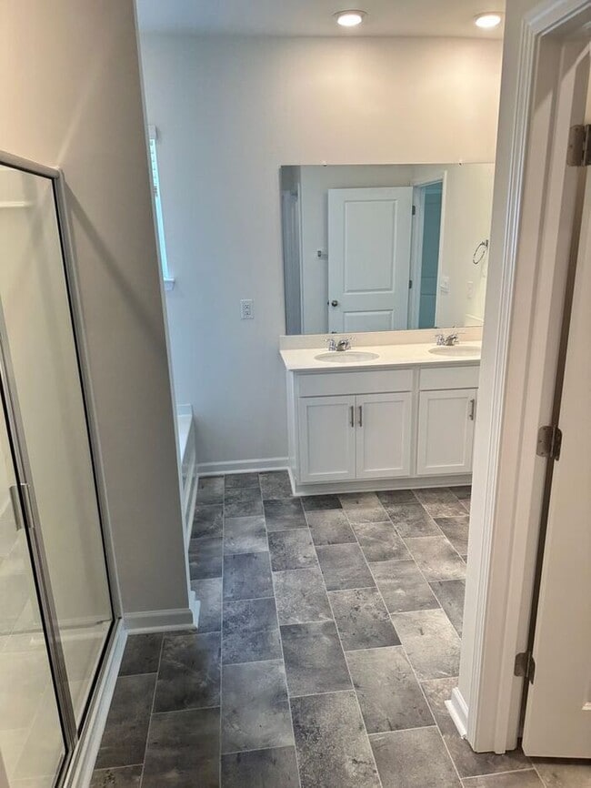 Building Photo - Gourgeous Brand New 4 bedroom Home near Lake Norman