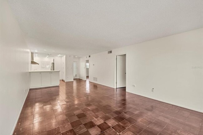 Building Photo - 301 S Gulfstream Ave