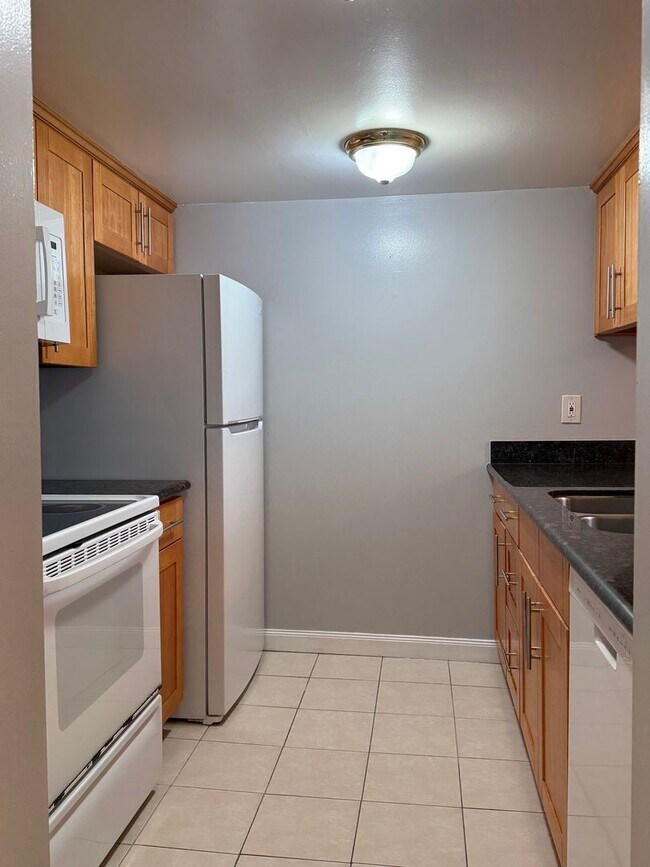 Building Photo - Spacious 2 Bedroom 1 Bath Condo with private patio and storage