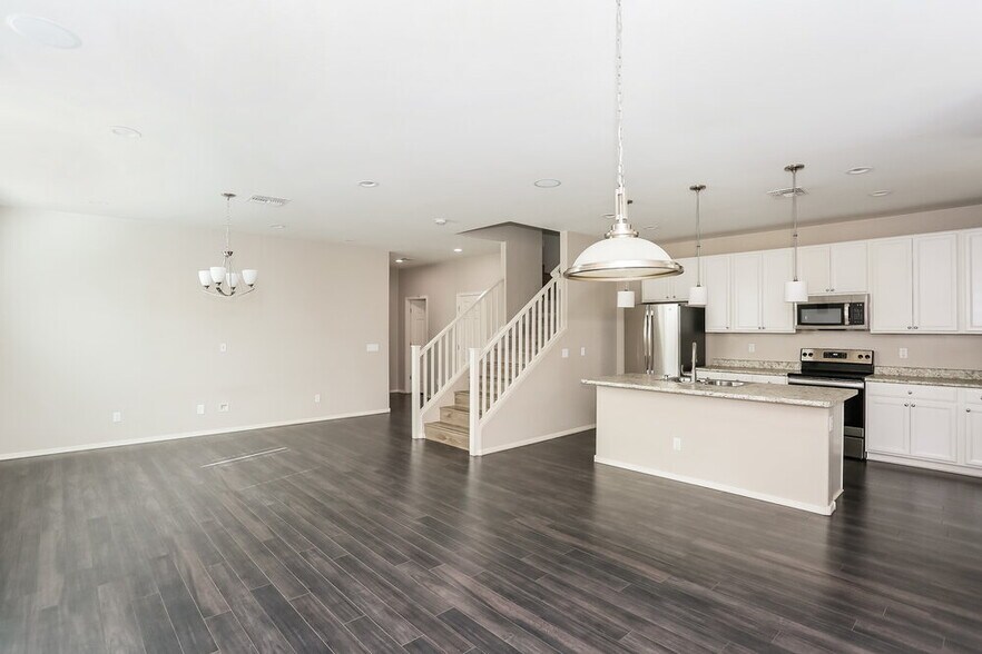 Building Photo - 16417 W Latham St