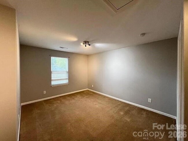 Building Photo - 4828 Lynn Lee Cir