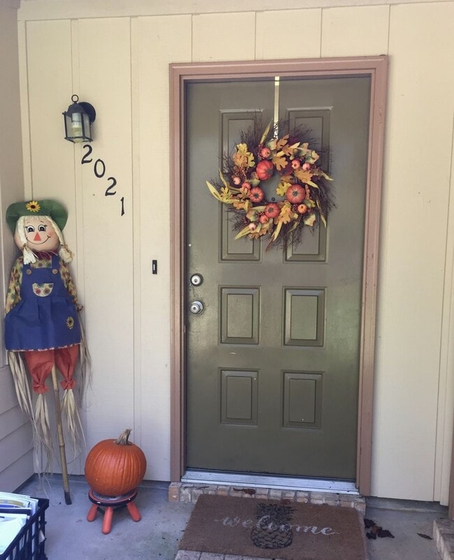 Building Photo - 2/1 Conveniently located off Miccosukee Road inside Capital Circle