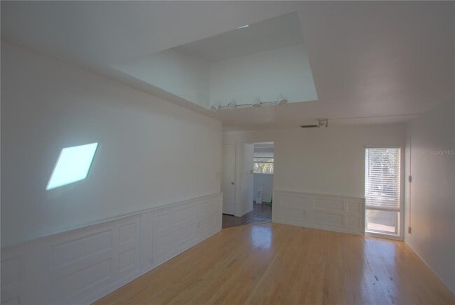 Building Photo - 307 S Osprey Ave