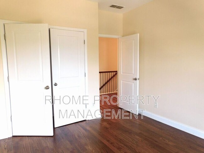 Building Photo - 5905 Brookside Oak Cir