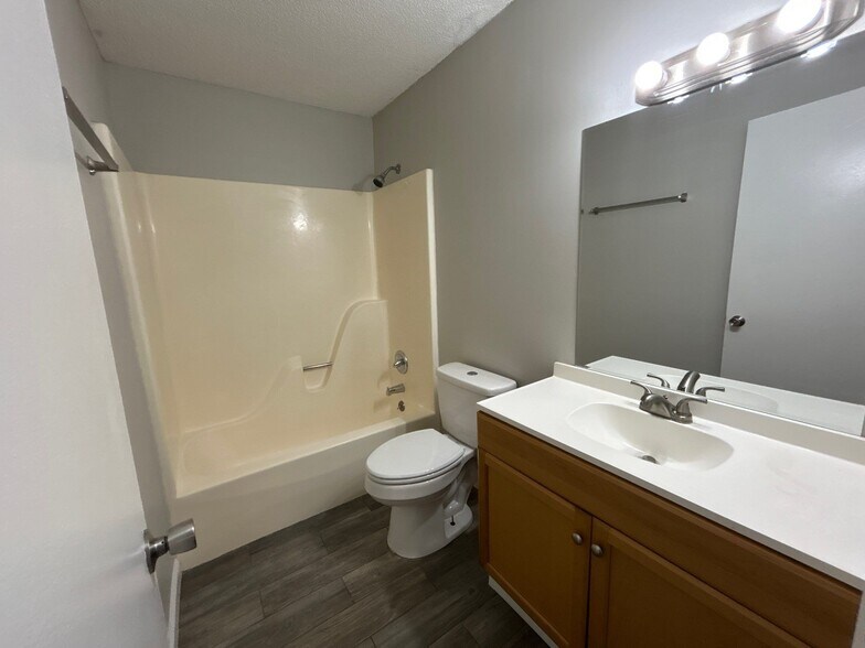 Building Photo - 25 Georgian Cv