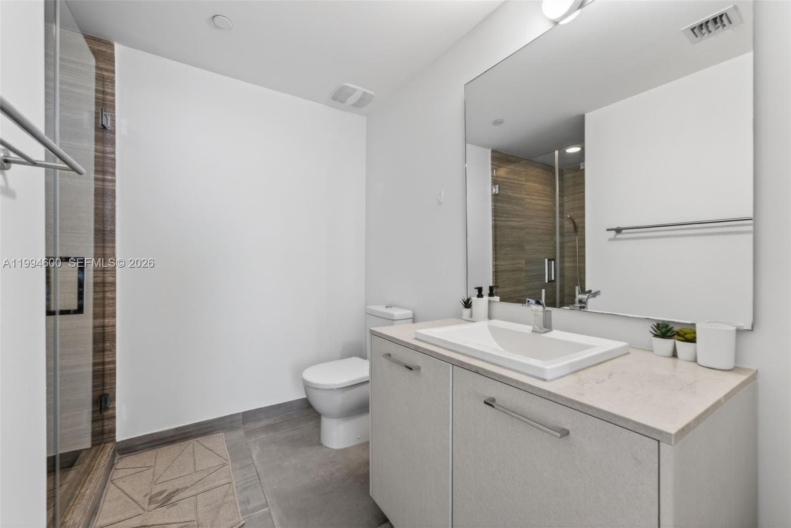 Building Photo - 1010 Brickell Ave