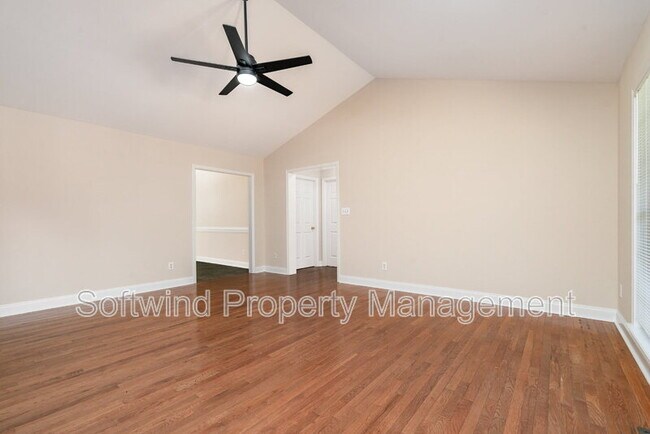 Building Photo - 1803 Red Bird Cir SE