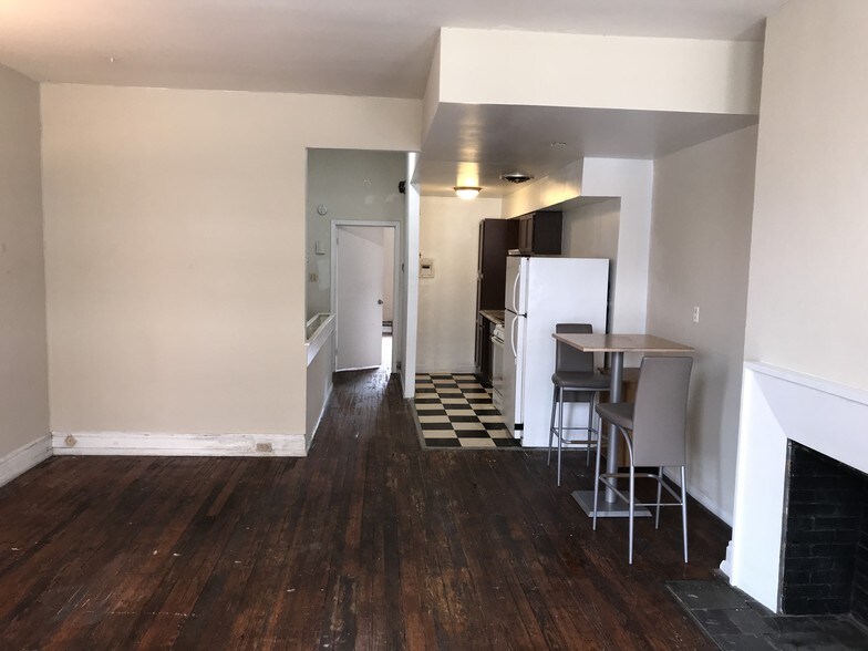Living room / kitchen - 5 W Biddle St