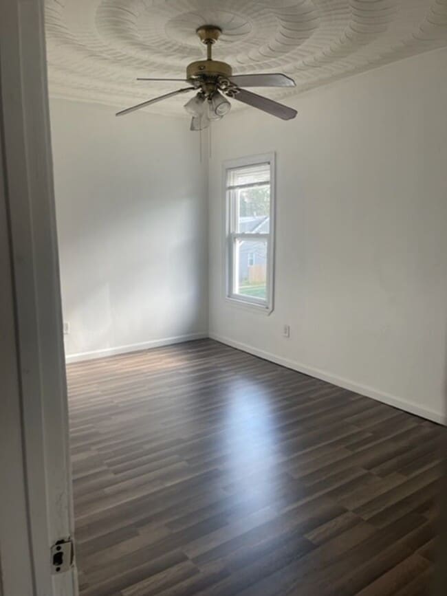 Building Photo - FOR RENT WILLOUBHY AREA!