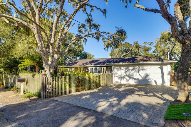 Building Photo - 1163 Arroyo Dr